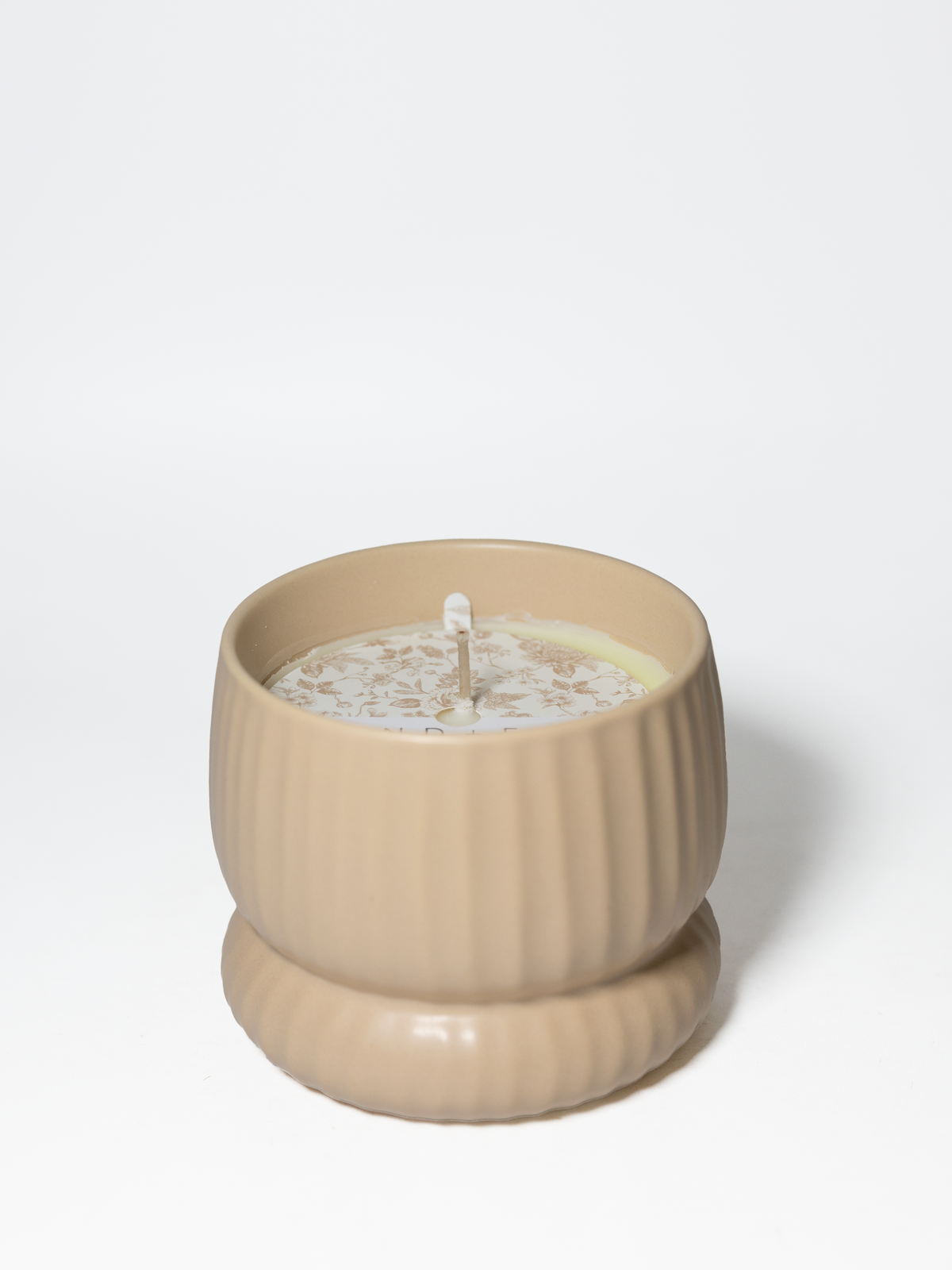 Aromatic Cashmere & Linen 10 oz scented candle