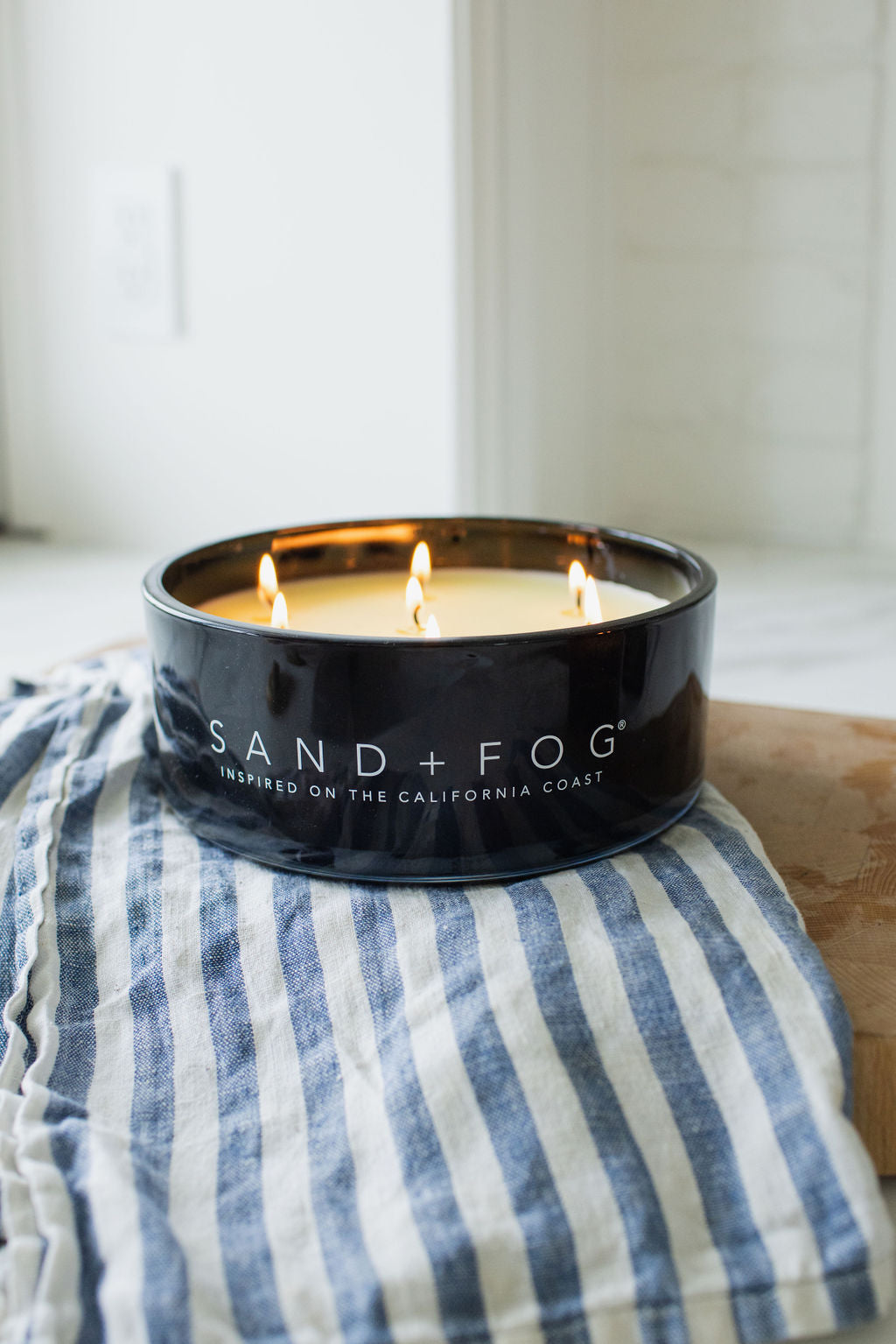Aromatic Teakwood 34 oz scented candle