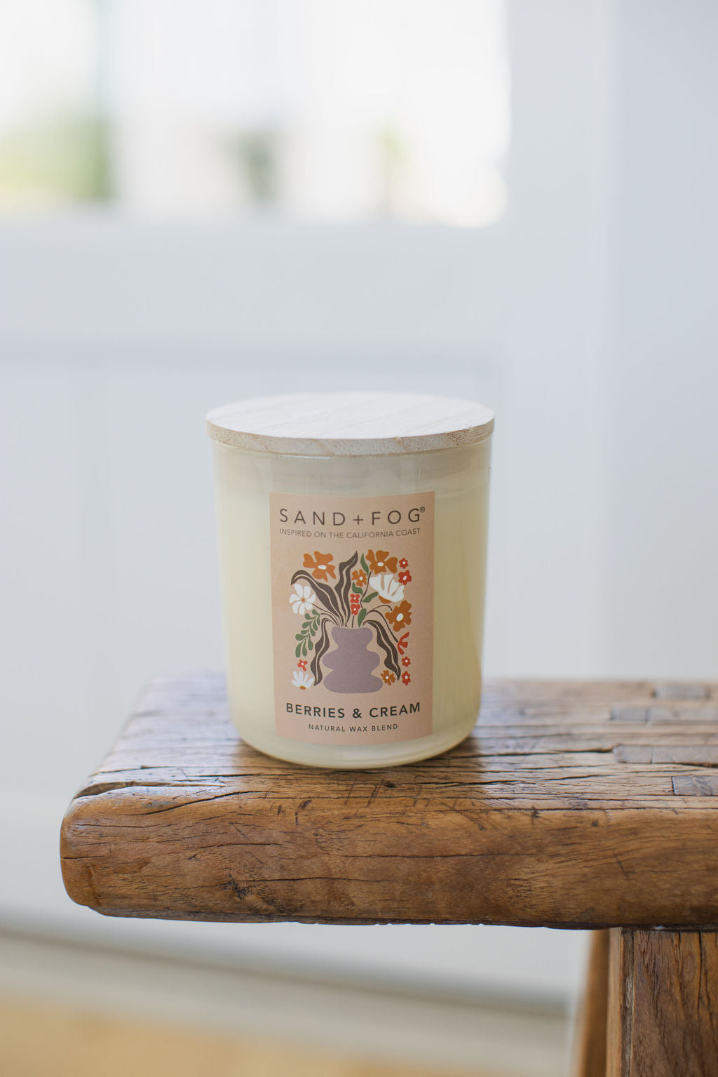 Aromatic Berries & Cream 10 oz scented candle