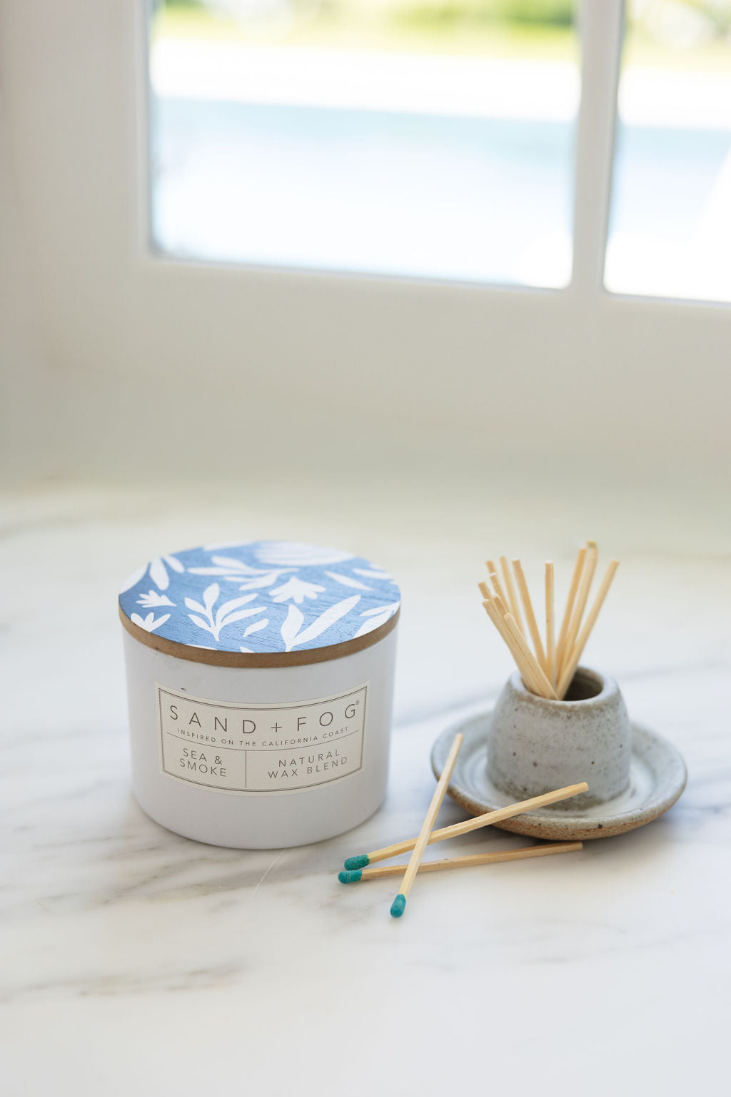 Aromatic Sea & Smoke 12 oz scented candle
