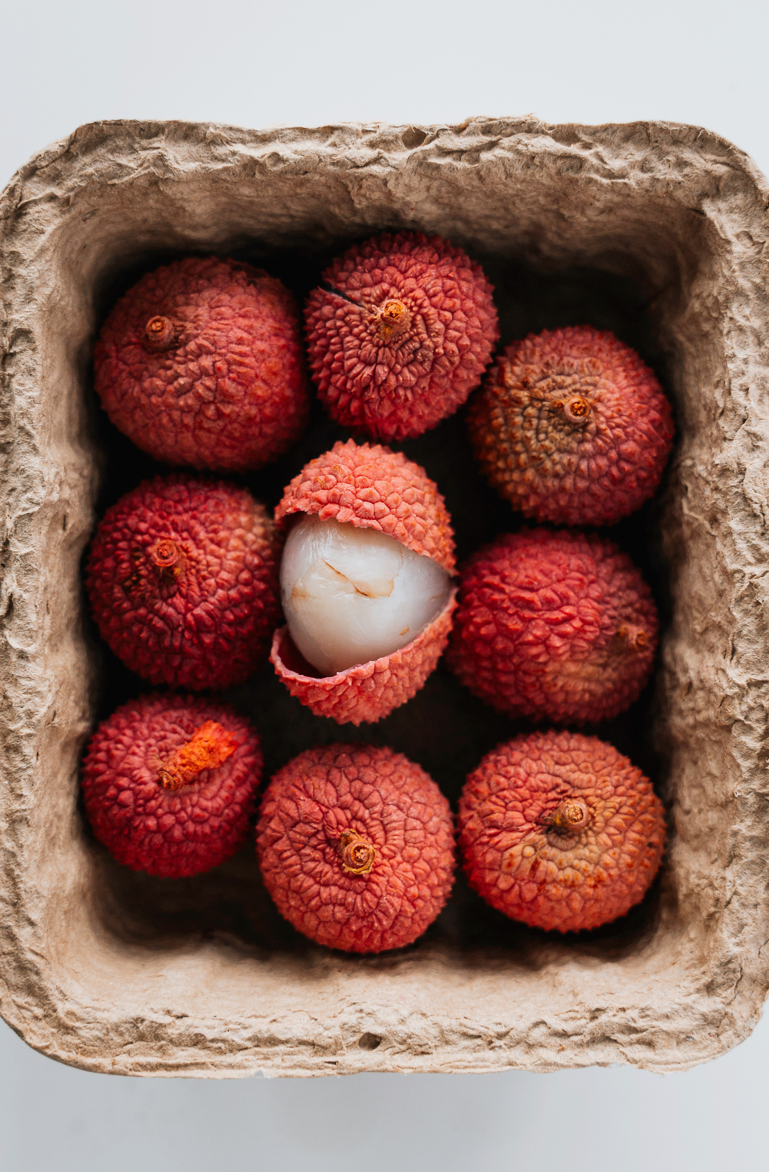 Aromatic Lychee & Currant 12 oz scented candle