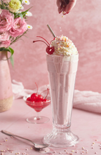 Aromatic Strawberry Shake 10 oz scented candle